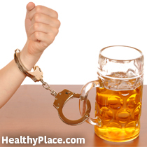 Alkoholismi stigmad muudavad alkoholiprobleemide tuvastamise keeruliseks. Kontrollige ennast müüdi vastu: kas olete alkohoolik? Loe seda.