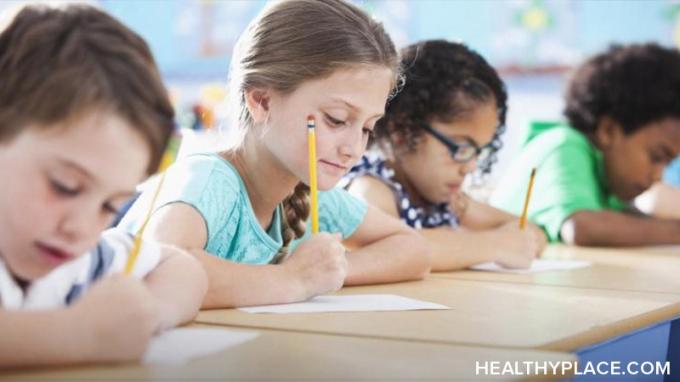 Õppimisraskustega õpilased võivad klassiruumi mõjutada mitmel viisil, nii positiivselt kui ka negatiivselt. Lisateavet leiate saidilt HealthyPlace.