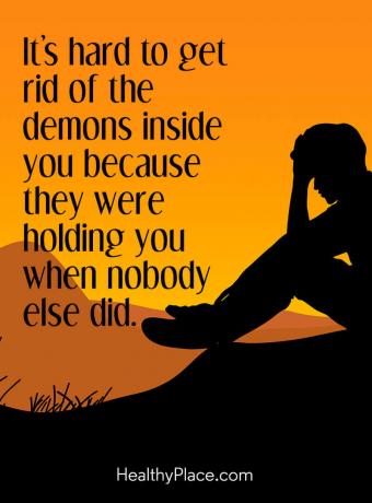 Vaimuhaiguste tsitaat - teie sees olevatest deemonitest on raske vabaneda, kuna nad hoidsid teid kinni, kui keegi teine ​​seda ei teinud.