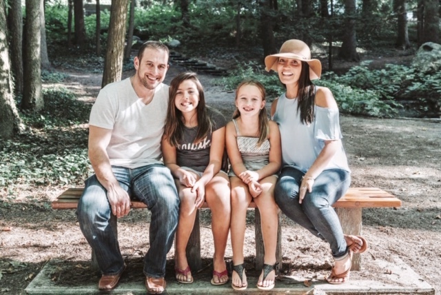 Jeff polnud kunagi õnnelikum kui tema hämmastava perekonna ümbritsetud. Näidatud siin koos tütarde Jaelyni ja Aubrey ning naise Jasmine'iga. 