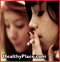 NIMH ja NIDA toetatud teadlased on dokumenteerinud kroonilise sigareti suitsetamise ajal noorukiea võib suurendada tõenäosust, et neil teismelistel tekivad varakult mitmesugused ärevushäired täiskasvanueas. Loe rohkem.