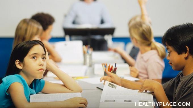 ADHD ja õpiraskused on sarnased, kuid need pole üks ja sama asi. Lugege saidil HealthyPlace mõlemat ja kuidas need mõjutavad lapse elu.
